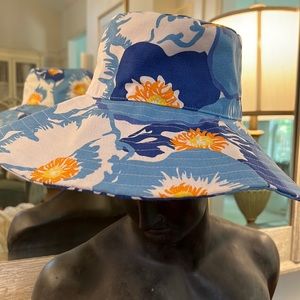 Lilly Pulitzer Oversized Bucket Hat NWOT in Blues, White, Orange and Yellow